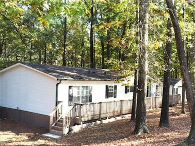 Manufactured / mobile home with a deck
