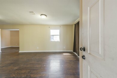 5028 Briscoe St, Houston, TX 77033 - photo 4