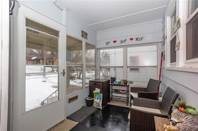 1410 60th St, Des Moines, IA 50311 - photo 2