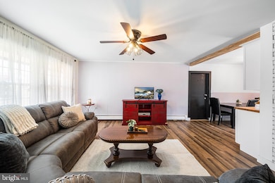 16 Iris Rd, Levittown, PA 19057 - photo 3