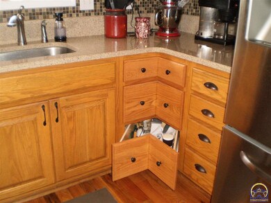 3608 SW Palmer Ct, Topeka, KS 66610 - photo 7