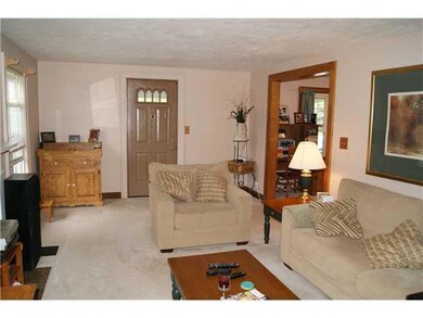 569 Wiltshire Rd, Columbus, OH 43204 - photo 3