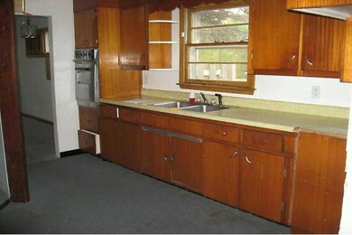 2744 E Douglas Ave, Des Moines, IA 50317 - photo 2