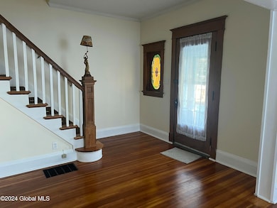 4 Frost Pl foyer