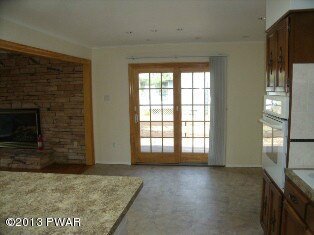 112 Hemlock Point Ct, Hawley, PA 18428 - photo 6