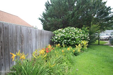 Right side flower bed