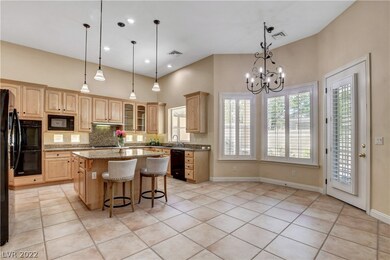 Large Open Kitchen and Breakfast Room, Granite Isl