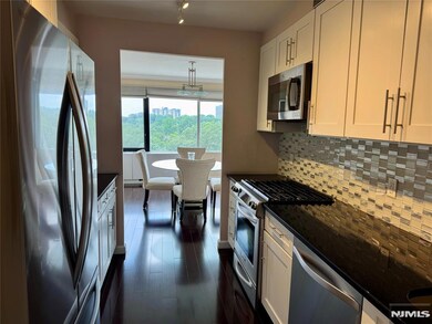 Horizon House unit 604, Fort Lee, NJ 07024 - photo 4