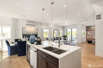 Photos of the Kinney model home for illustration purposes only & are not of the Kinney available for purchase. Home selections will vary.