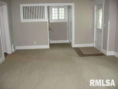 802 E High St, Davenport, IA 52803 - photo 4