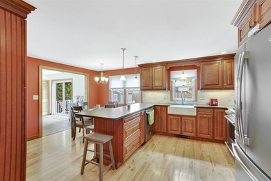 31 Cox St, Nashua, NH 03064 - photo 2