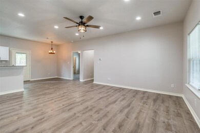 1418 Truelove St, Gainesville, TX 76240 - photo 4