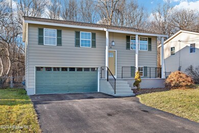 11 Holly Blvd, Schenectady, NY 12302 - photo 4