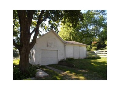 Garage. Garage 1 closest to the house has one gara
