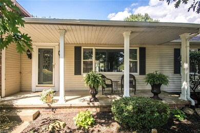 Nice covered front porch.