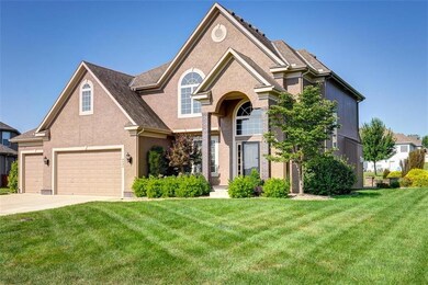 4424 SW Admiral Byrd Dr, Lees Summit, MO 64082 - photo 2