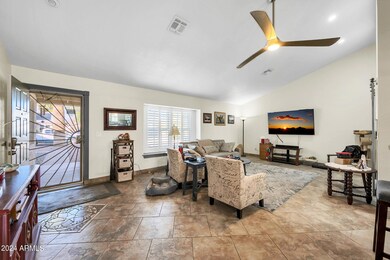 1035 E Sequoia Dr-6