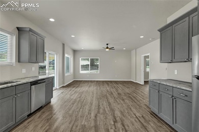 1422 Acacia Dr, Colorado Springs, CO 80907 - photo 2