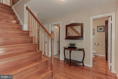 13220 Coralberry Dr, Fairfax, VA 22033 - photo 4