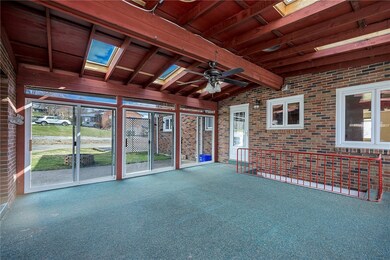3 Season Sunroom with
6 Skylights and Fan and Ste