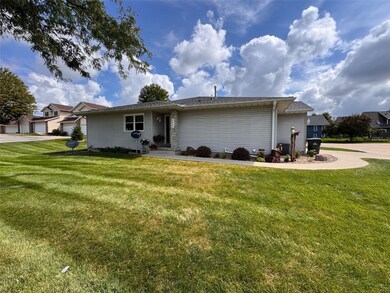 3405 Queen Dr SW, Cedar Rapids, IA 52404 - photo 5