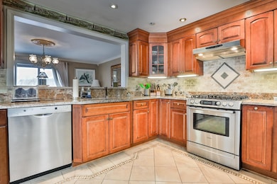 69 Walden Pond Dr, Nashua, NH 03064 - photo 4