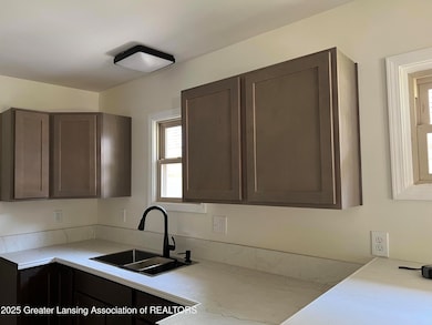 1300 W Maple St, Lansing, MI 48915 - photo 7