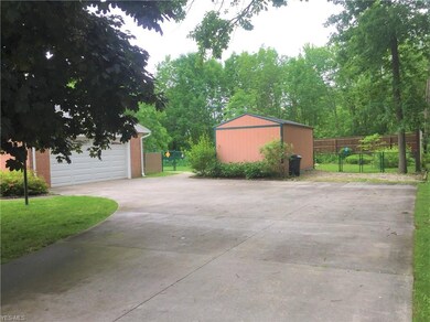 Extra parking behind the shed and turn around