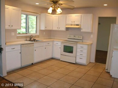 9524 Aspenwood Ct, Montgomery Village, MD 20886 - photo 5