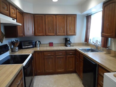 920 SW Pine St, Grants Pass, OR 97526 - photo 2