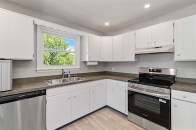 37 Mountain View Blvd, South Burlington, VT 05403 - photo 2