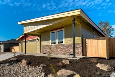 641 NW Rimrock Dr, Redmond, OR 97756 - photo 2