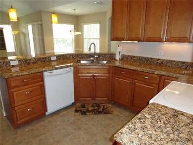 Beautiful kitchen with plenty of cabinet space, br