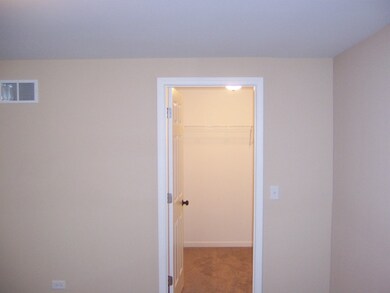 1222 Sacramento Dr, Carpentersville, IL 60110 - photo 7