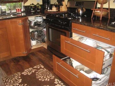 KITCHEN WITH PULL OUT DRAWS