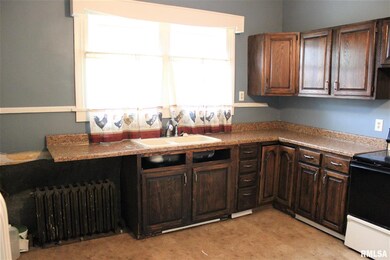 1724 Farnam St, Davenport, IA 52803 - photo 4