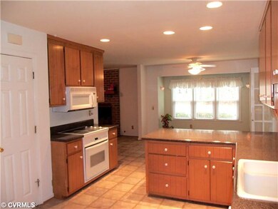 Kitchen - Bright and open kitchen  with recessed l
