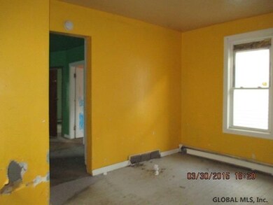 545 Mumford St, Schenectady, NY 12307 - photo 3