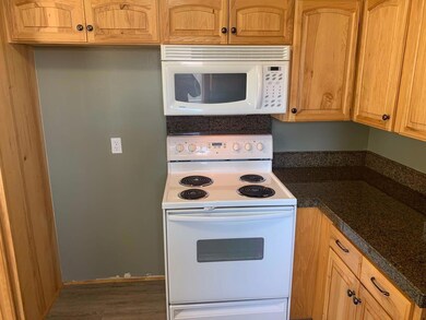 909 SW Spruce St, Grants Pass, OR 97526 - photo 4