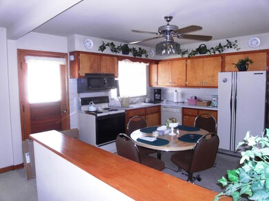 Kitchen and eat in space