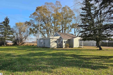 6776 N Pingree Rd, Alma, MI 48801 - photo 4