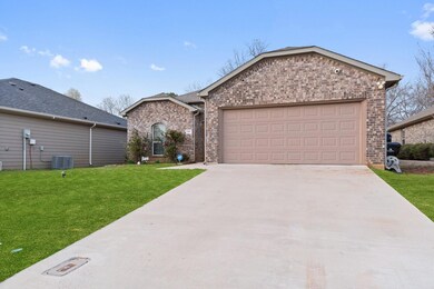 1201 Amsden Cir, Denison, TX 75020 - photo 3