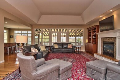 303 Champion Cir, Throop, PA 18512 - photo 6