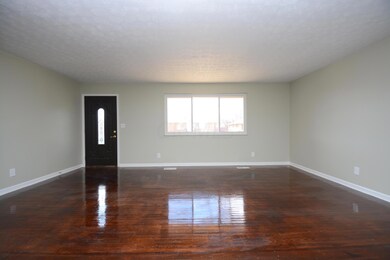 4490 Sandy Lane Rd, Columbus, OH 43224 - photo 4