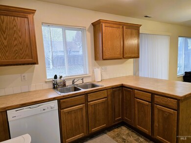 1512 N Elm St, Jerome, ID 83338 - photo 2