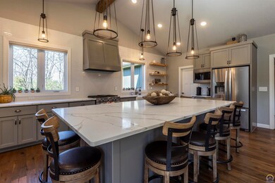 6939 SW 44th St, Topeka, KS 66610 - photo 2