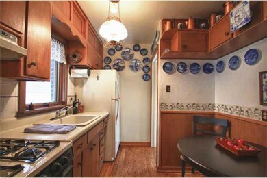 2819 44th St, Des Moines, IA 50310 - photo 4