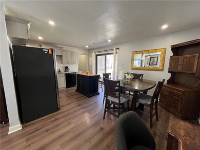 300 S Summit St, Prairie Grove, AR 72753 - photo 4