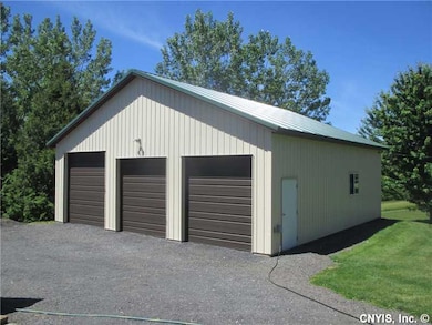 Garage. Excellent 36 x 36 Pole Barn....Complete wi