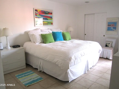 11 413 SPACIOUS BEDROOM